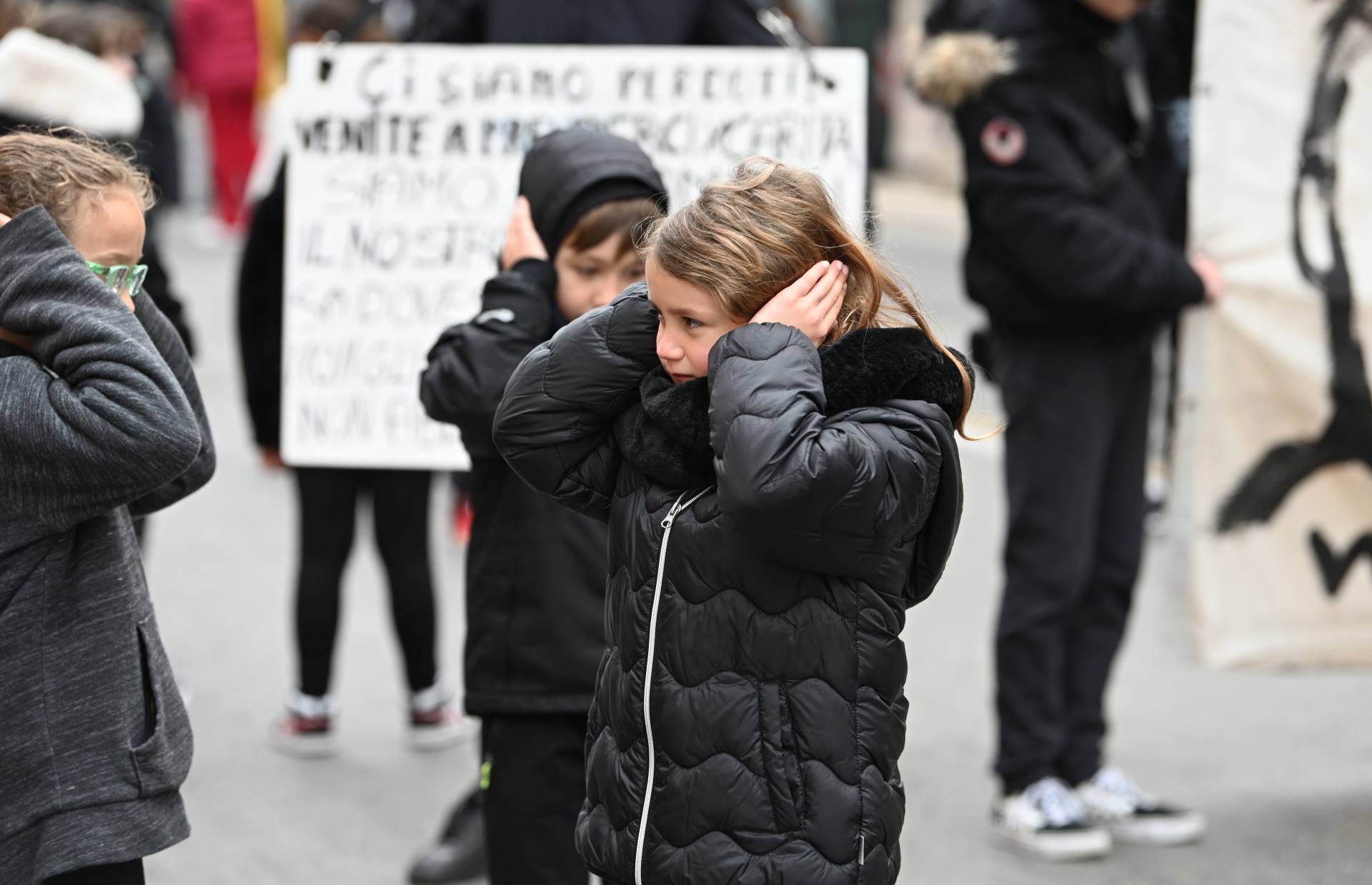 La crociata dei bambini, un corteo silenzioso per le strade di Ostia